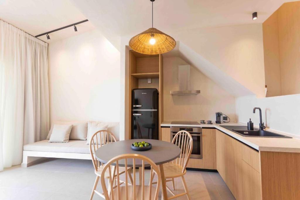 Aparthotel Pnoes Luxury