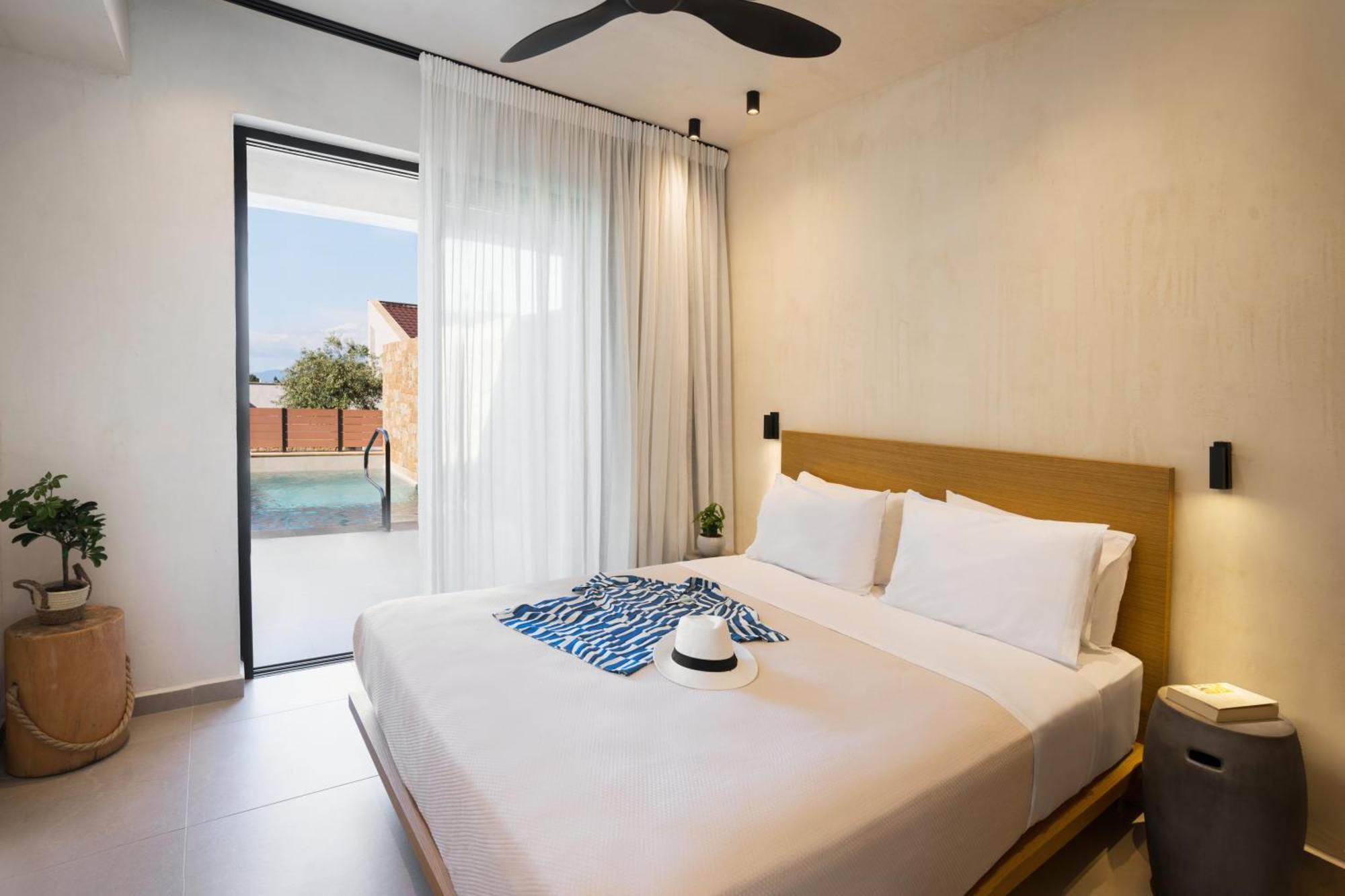 Aparthotel Pnoes Luxury