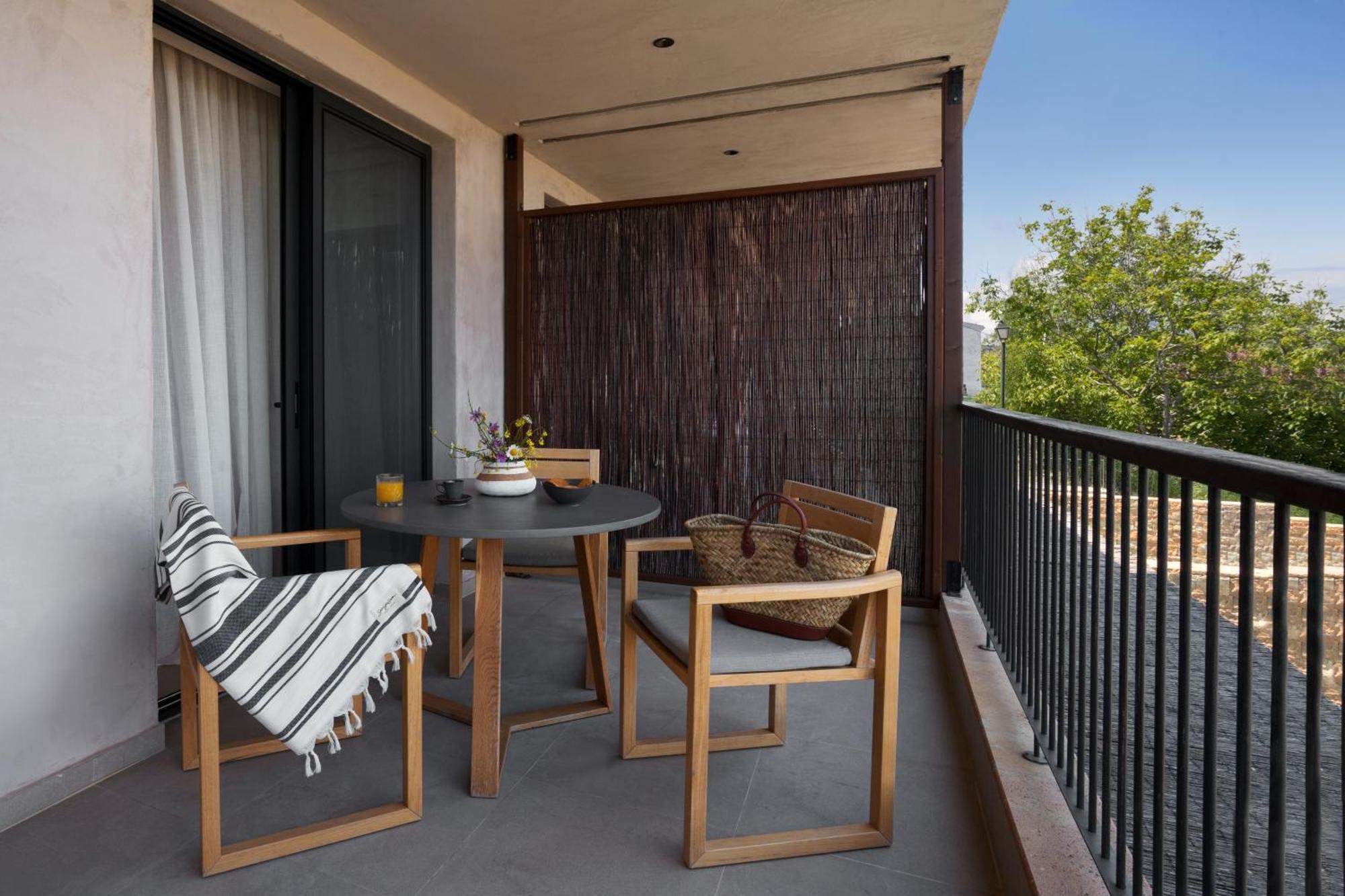Aparthotel Pnoes Luxury *