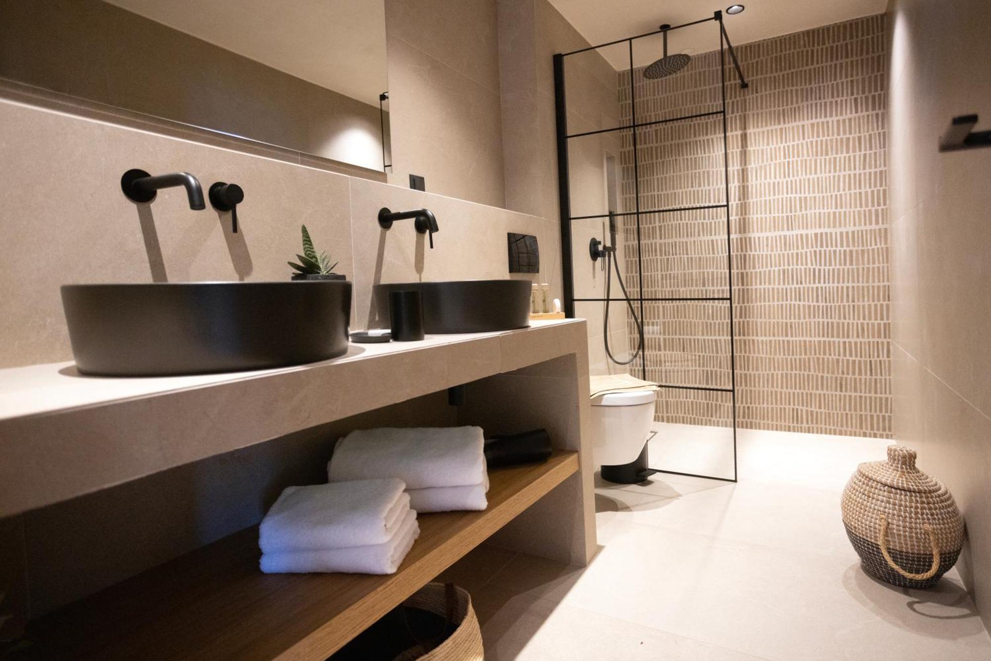 Aparthotel Pnoes Luxury *