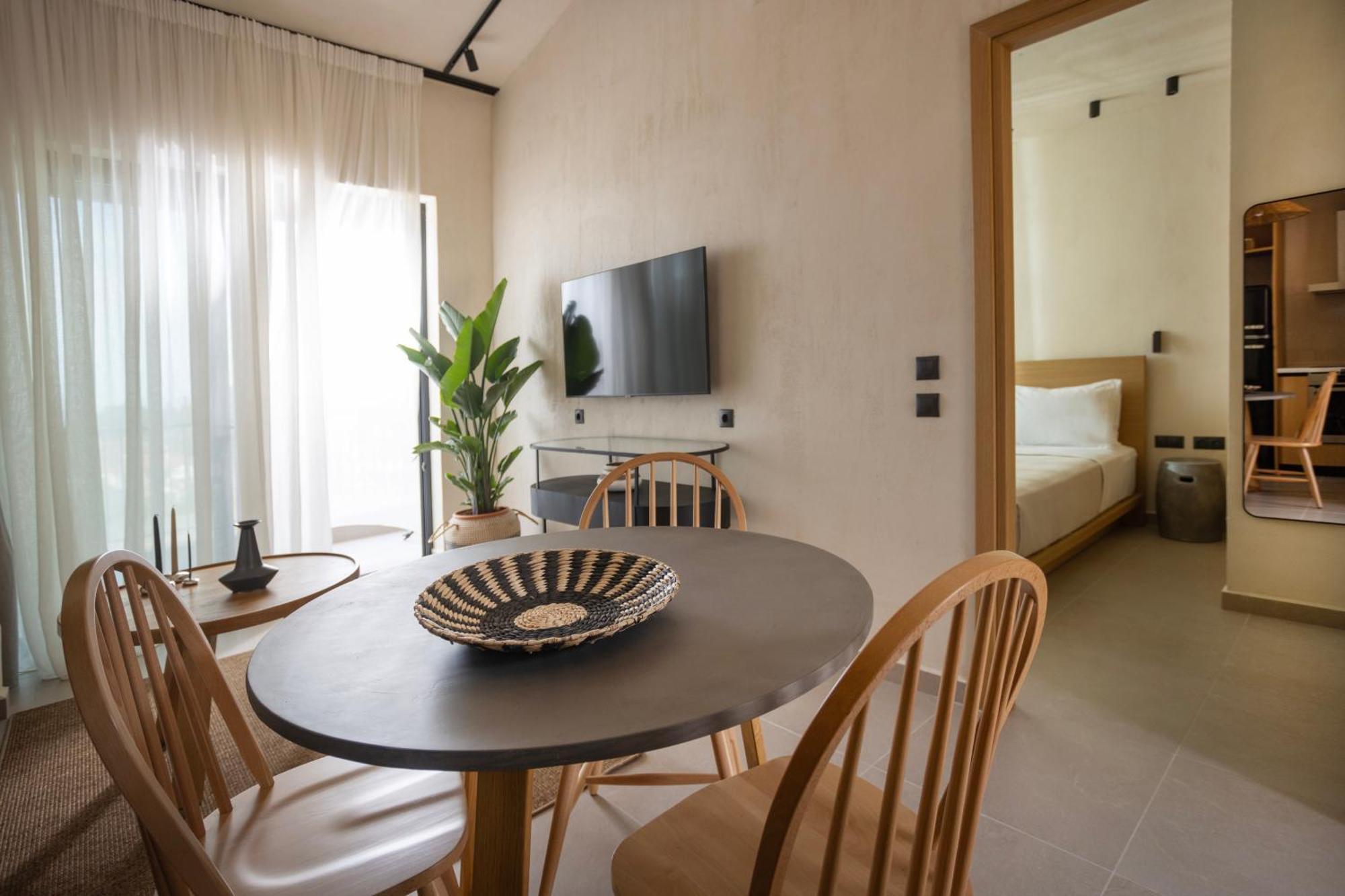 Aparthotel Pnoes Luxury *